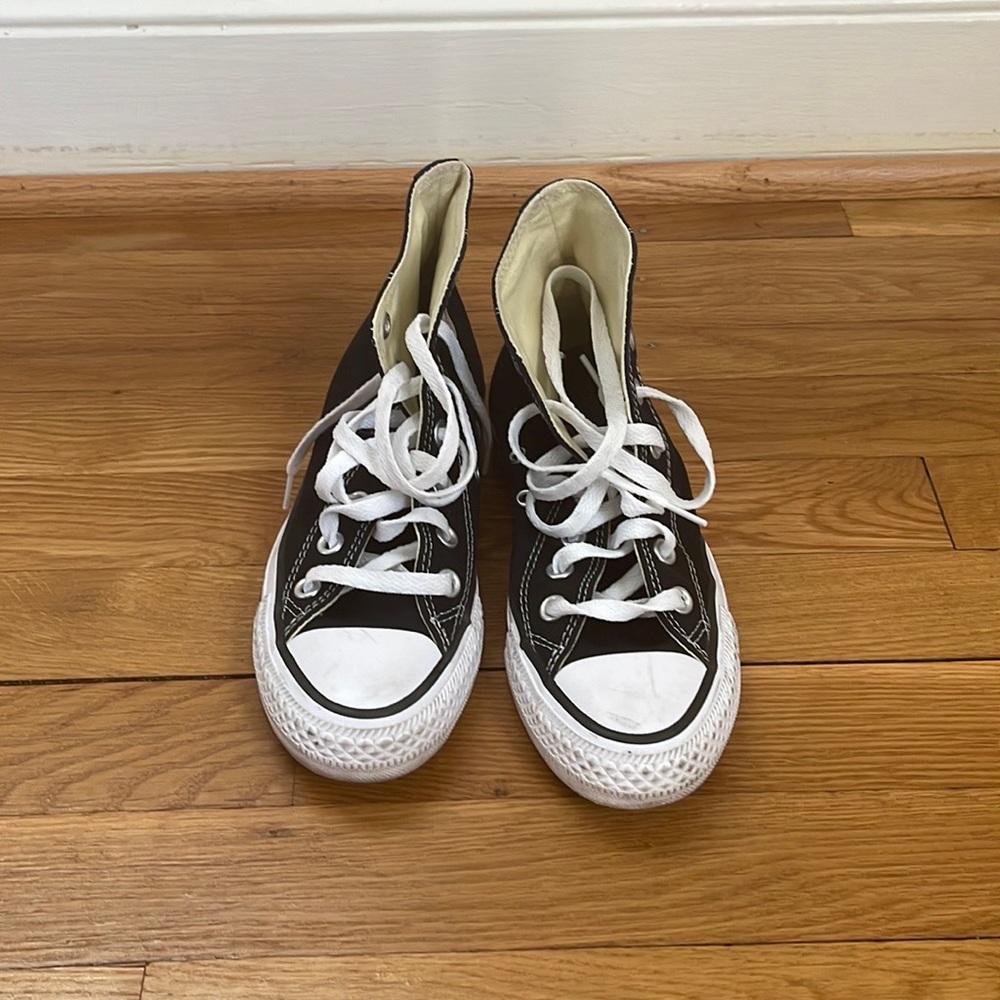 Black white converse